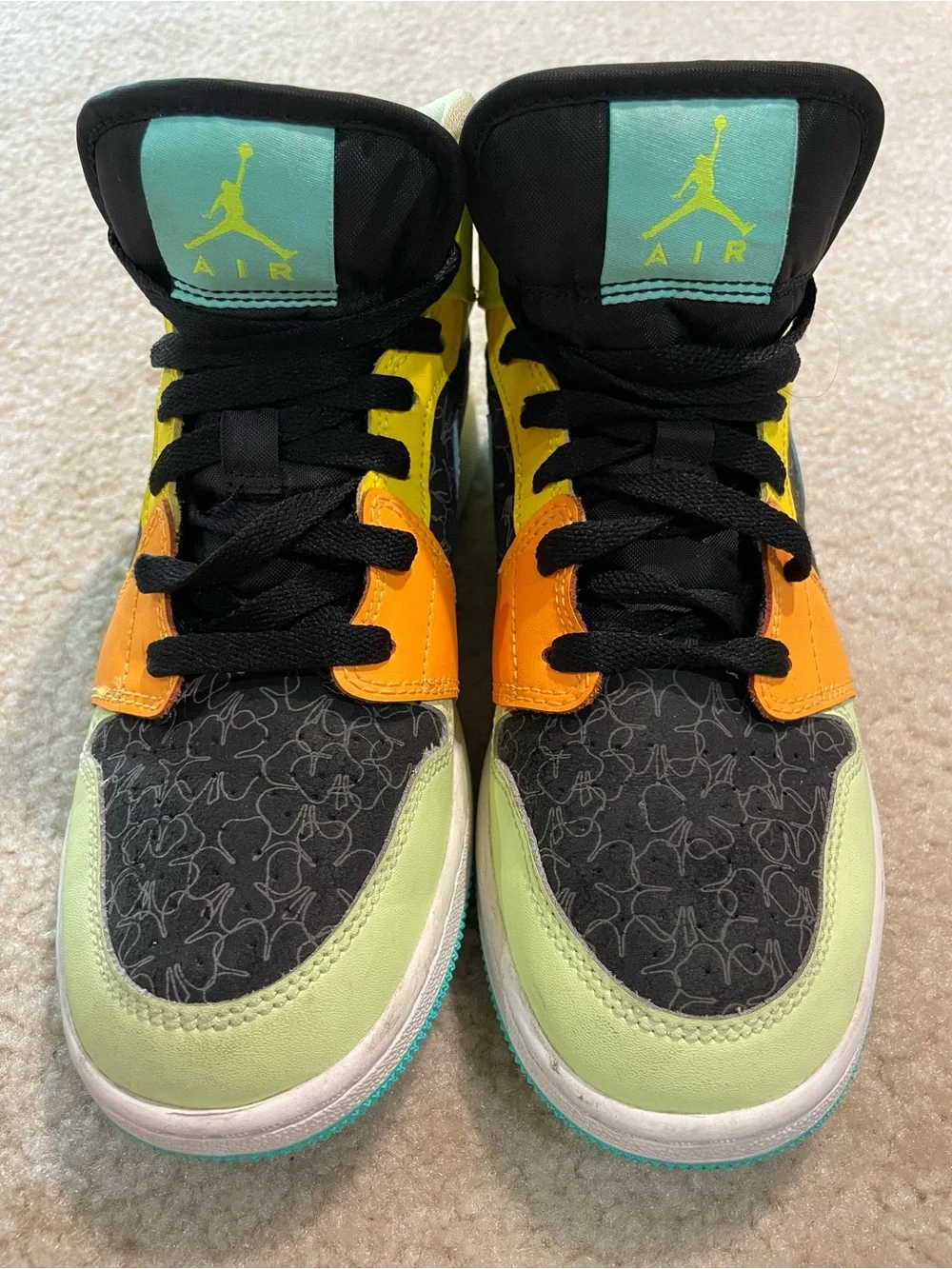 Nike Air Jordan 1 Mid SE GS 'Aurora Green' (Clover) - Kids 5.5Y or Womens 7.5/8